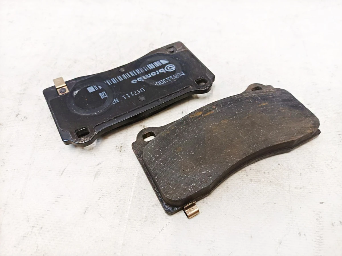 7 Колодки тормозные передние BASE Brembo комплект 2 шт. (9 mm фрикционного слоя) Tesla model 3 8008240-00-C