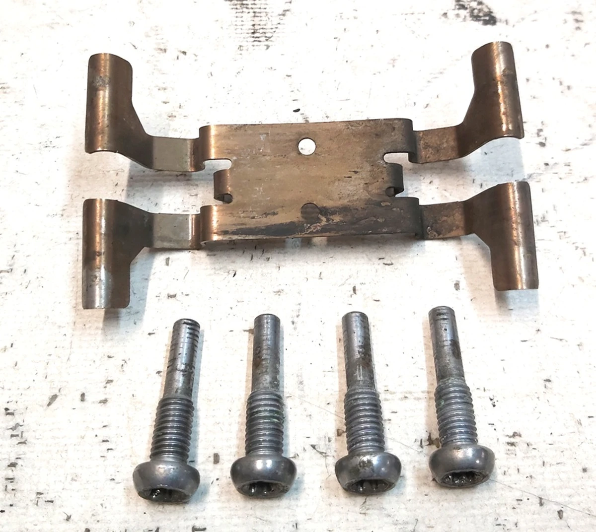 8 Комплект пружини та штифтів гальмівного супорта переднього BREMBO Tesla Model Y 8008250-00-A