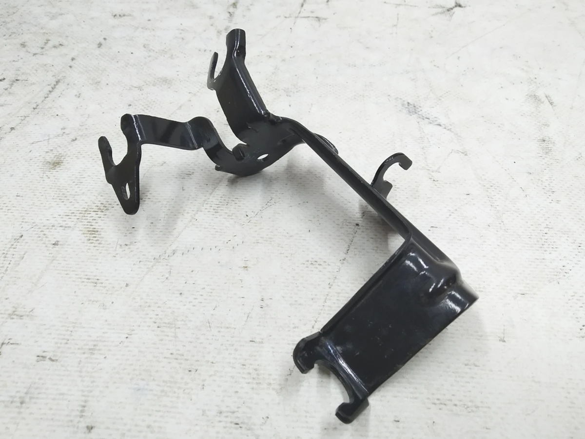 Кронштейн електропроводки задній правий Audi E-tron 80A971846D