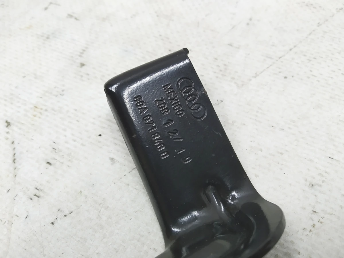 Кронштейн електропроводки задній правий Audi E-tron 80A971846D