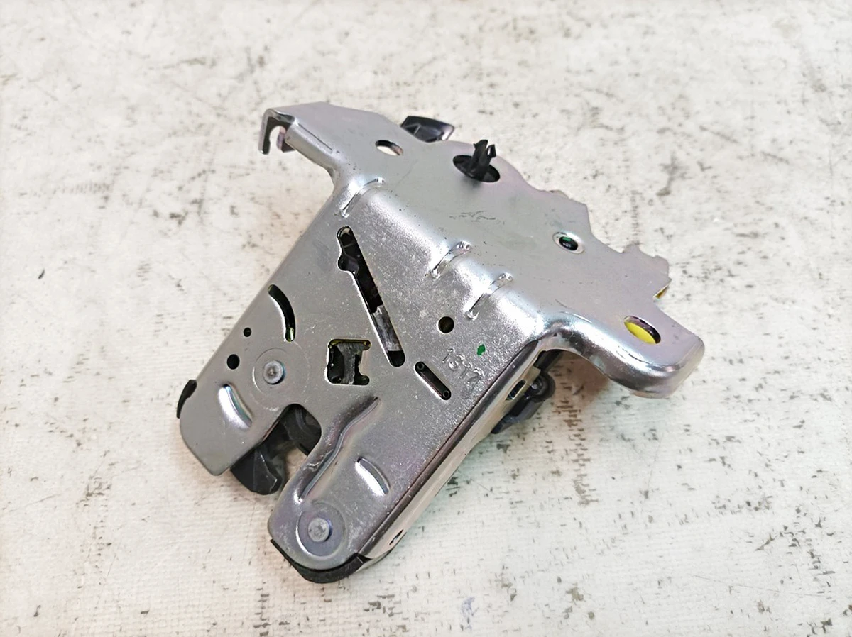 Замок кришки багажника з мікровимикачем Audi Q7 81A827506