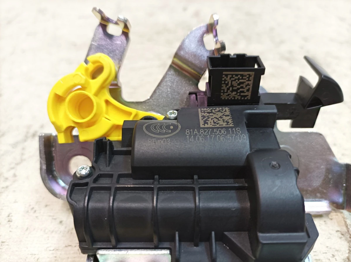 Замок кришки багажника з мікровимикачем Audi Q7 81A827506