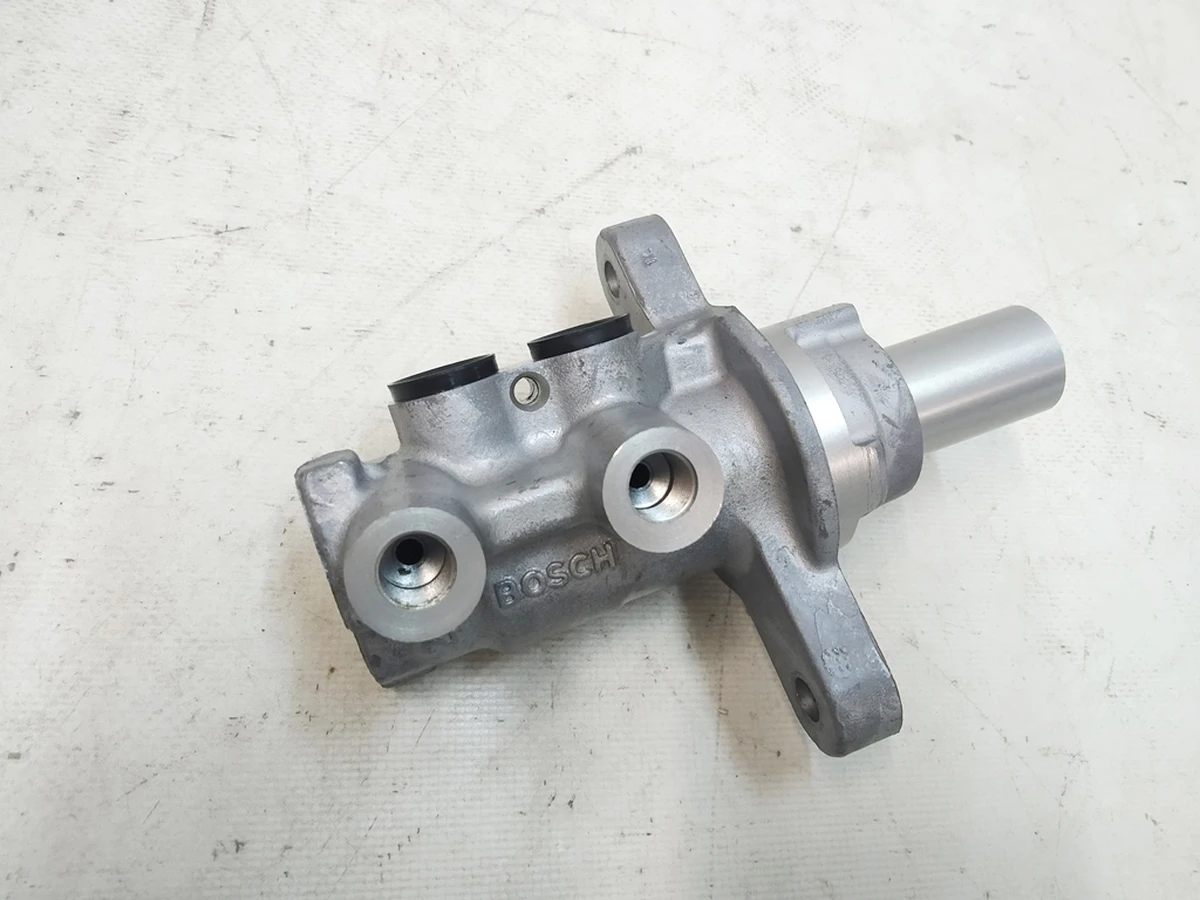 2 Головний гальмівний циліндр BOOSTER Tesla model 3 1044673-00-B