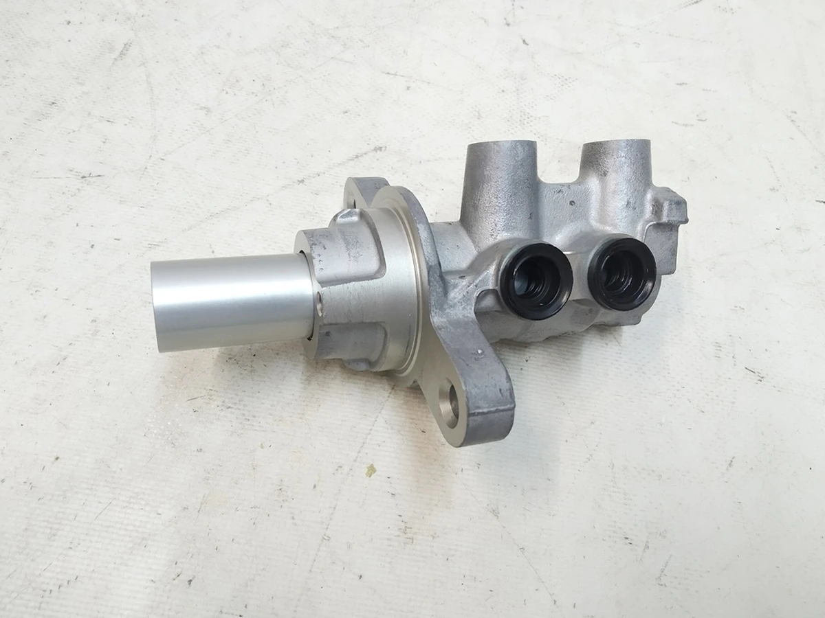 2 Головний гальмівний циліндр BOOSTER Tesla model 3 1044673-00-B