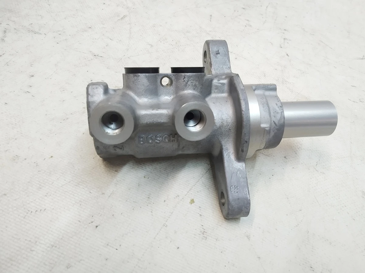2 Головний гальмівний циліндр BOOSTER Tesla model 3 1044673-00-B