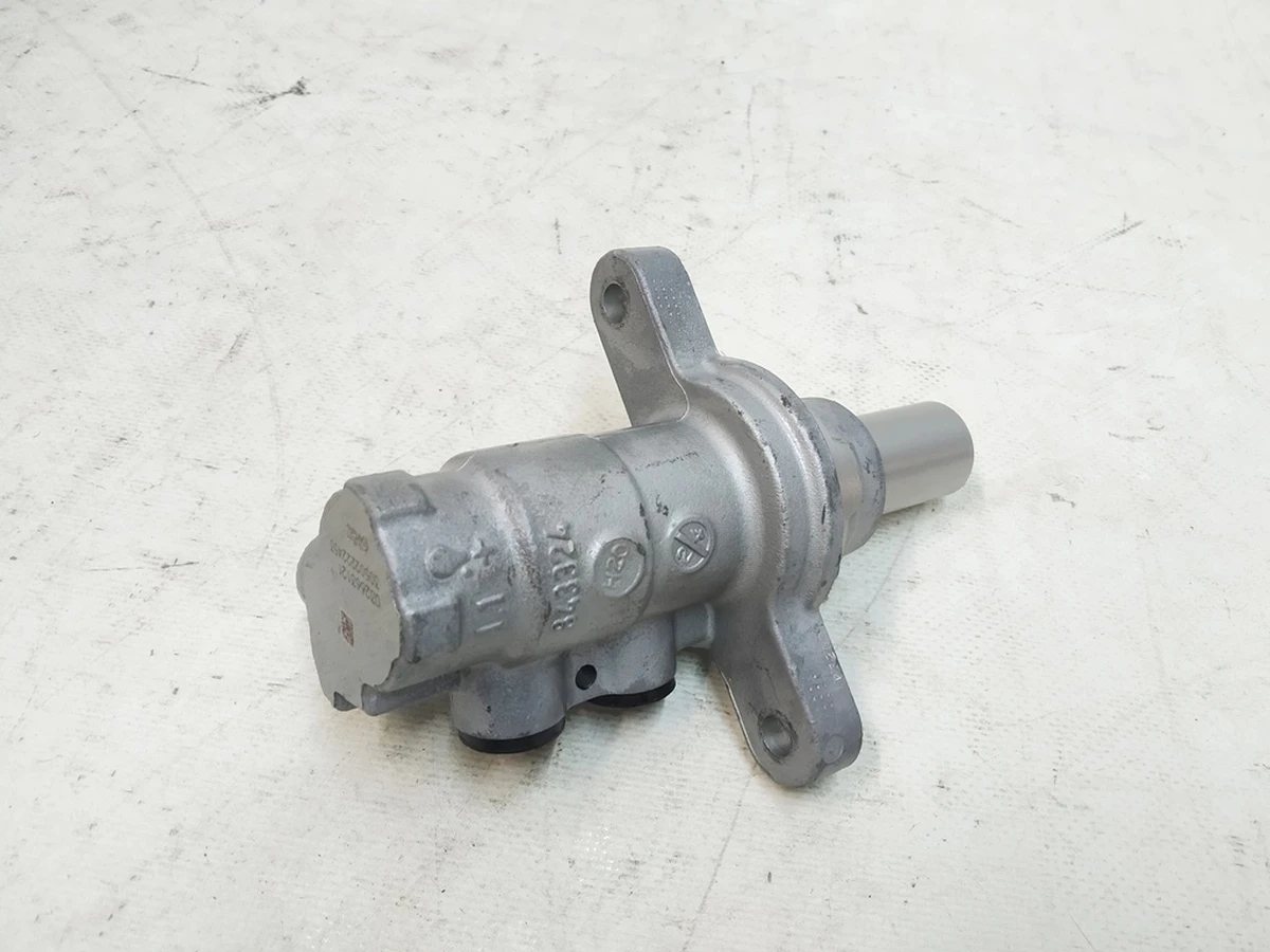 2 Головний гальмівний циліндр BOOSTER Tesla model 3 1044673-00-B