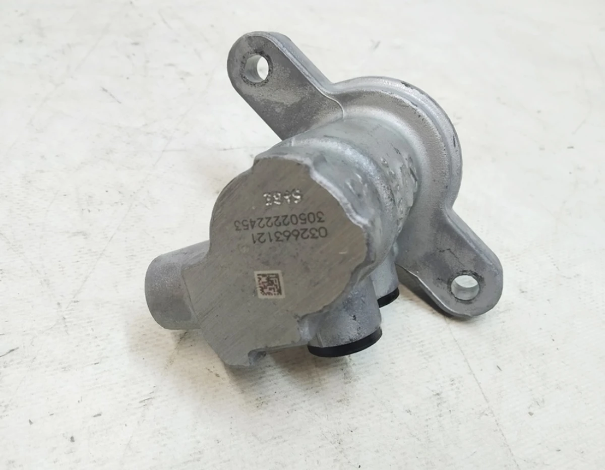 2 Головний гальмівний циліндр BOOSTER Tesla model 3 1044673-00-B