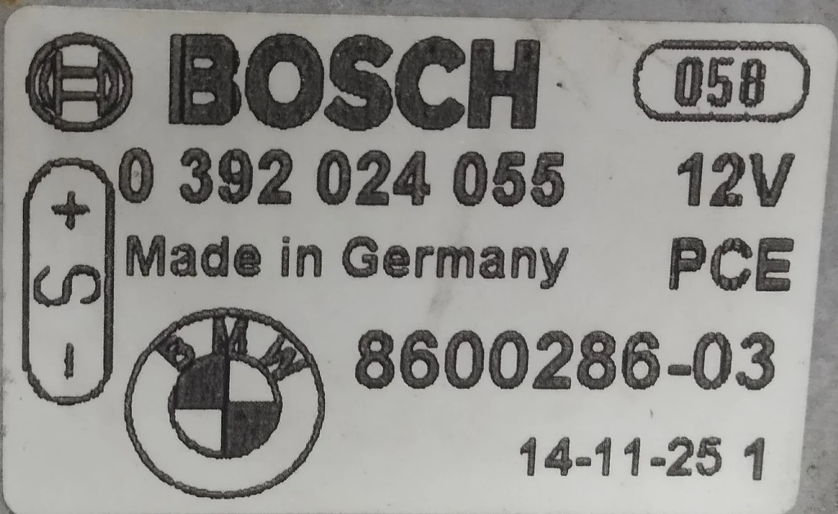 Насос охлаждающей жидкости в сборе с кронштейном крепления BMW i3 11518600286