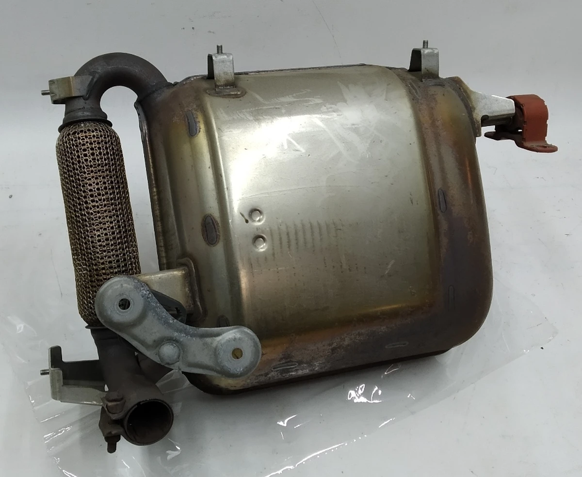 Main rear muffler assembly with mounting brackets (rubber hinges) and a strap (clamp) BMW I3 18307623124