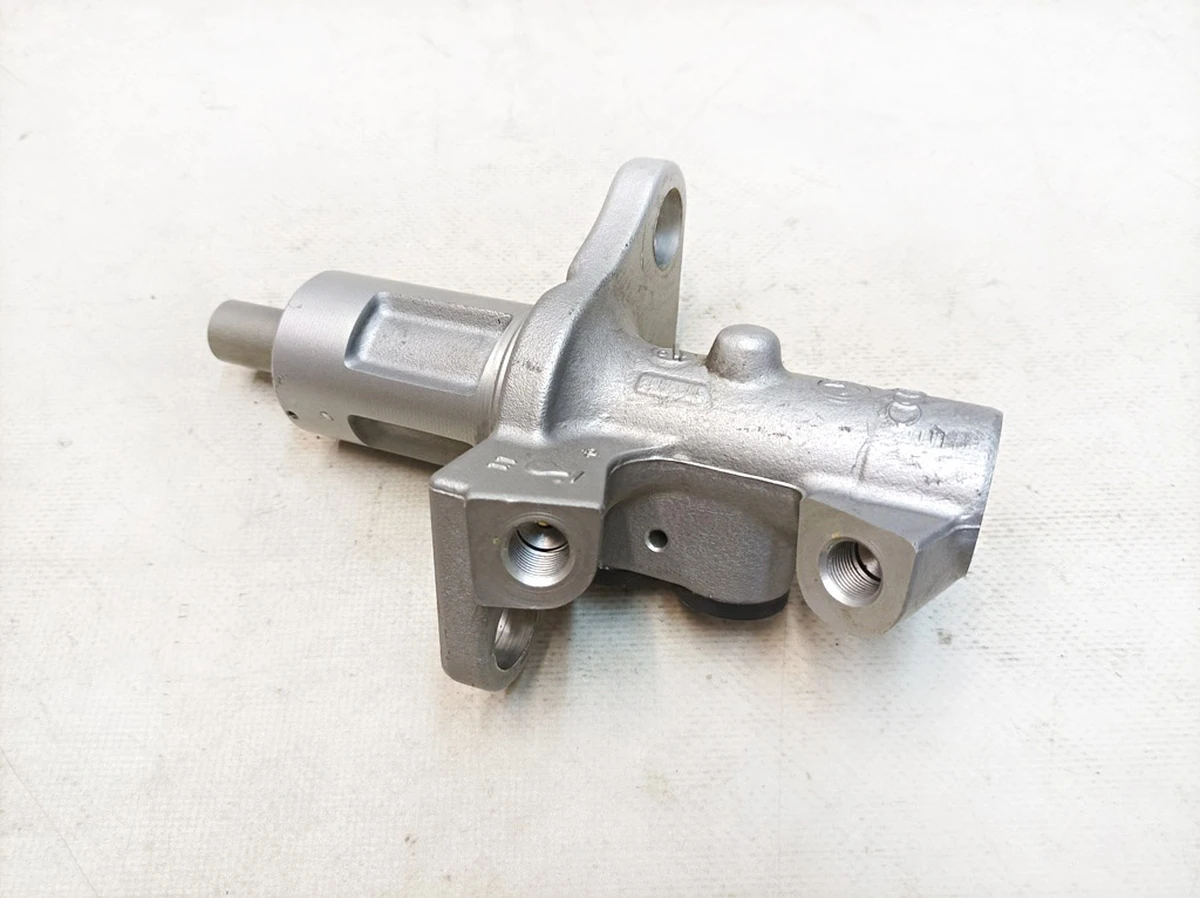 Dual brake master cylinder (used) Audi Q5 8K0611021A