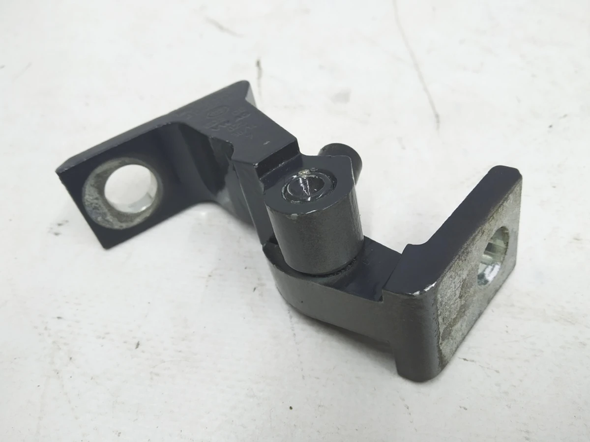 Door hinge, rear right upper / lower Volkswagen E-GOLF 8K0831402P