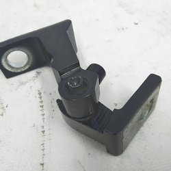 Петля двері правої верхній / нижній Volkswagen E-GOLF 8K0831402P