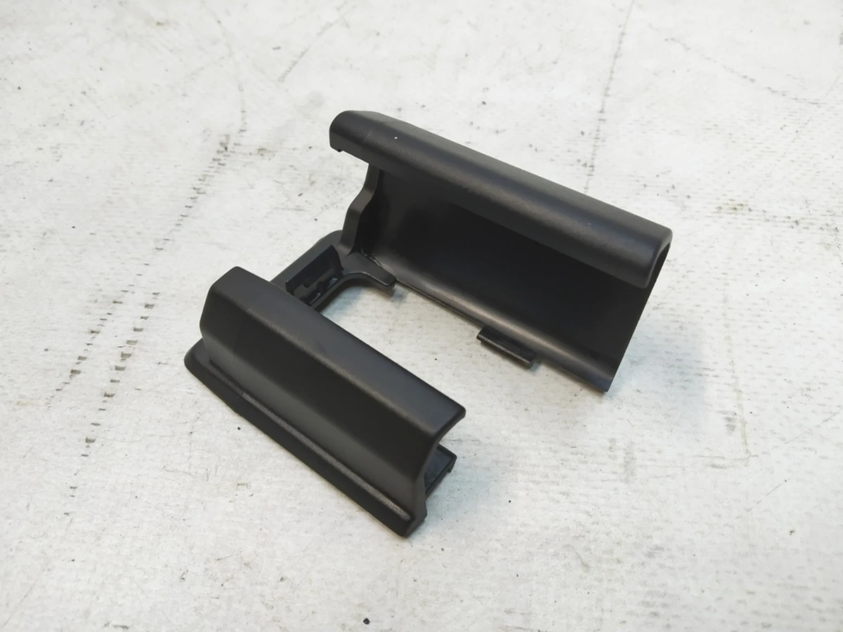 Накладка направляючої санки сидіння переднього з пошкодженням Audi E-tron 8S0881348A