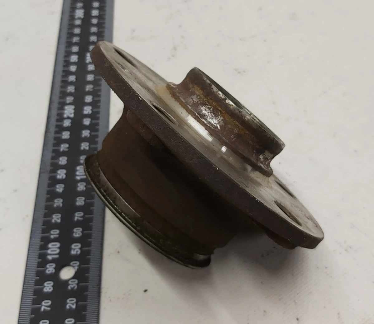 Rear wheel hub with Volkswagen E-GOLF bearing 8V0598611A