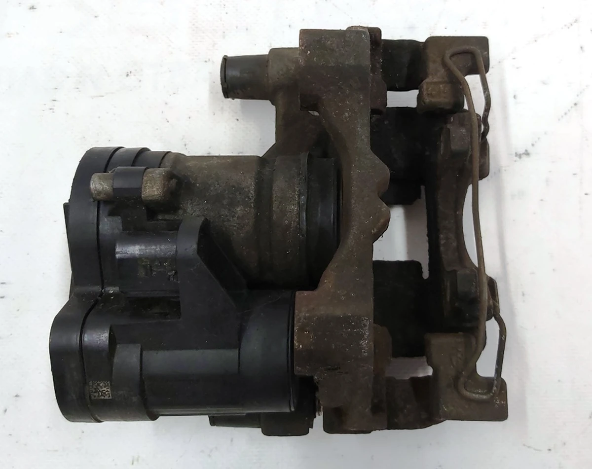 Супорт гальмівний задній лівий Volkswagen E-GOLF 8V0615423