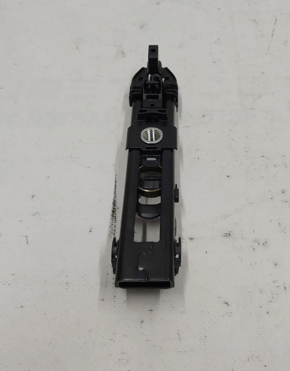 Механізм регулювання висоти ременя безпеки лівий правий Volkswagen E-GOLF 8V0857819