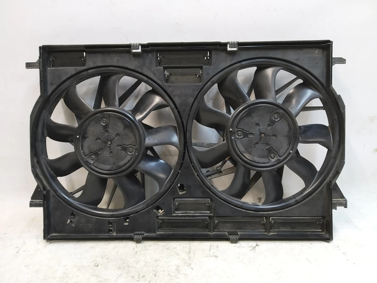 Модуль рамка з двома вентиляторами радіатора у зборі Audi Q7 8W0121003D