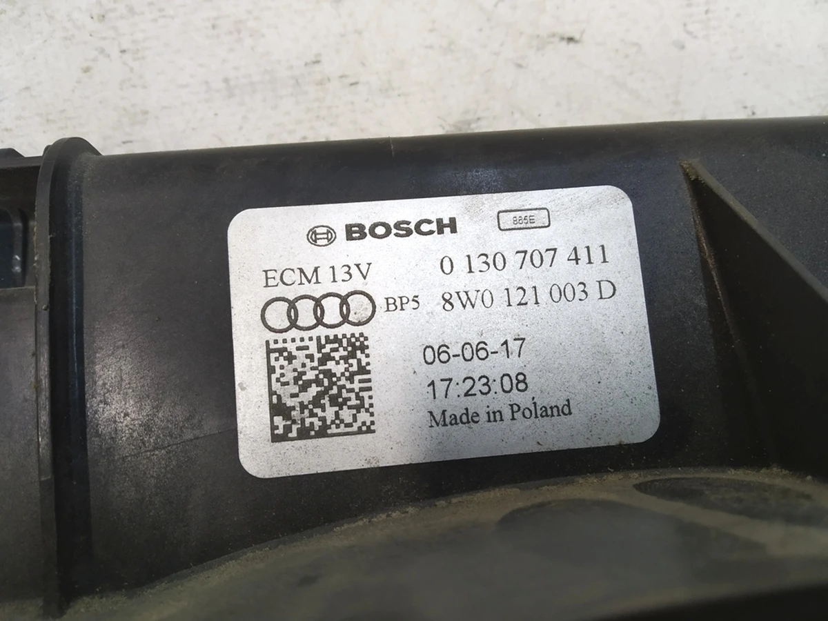 Модуль рамка з двома вентиляторами радіатора у зборі Audi Q7 8W0121003D