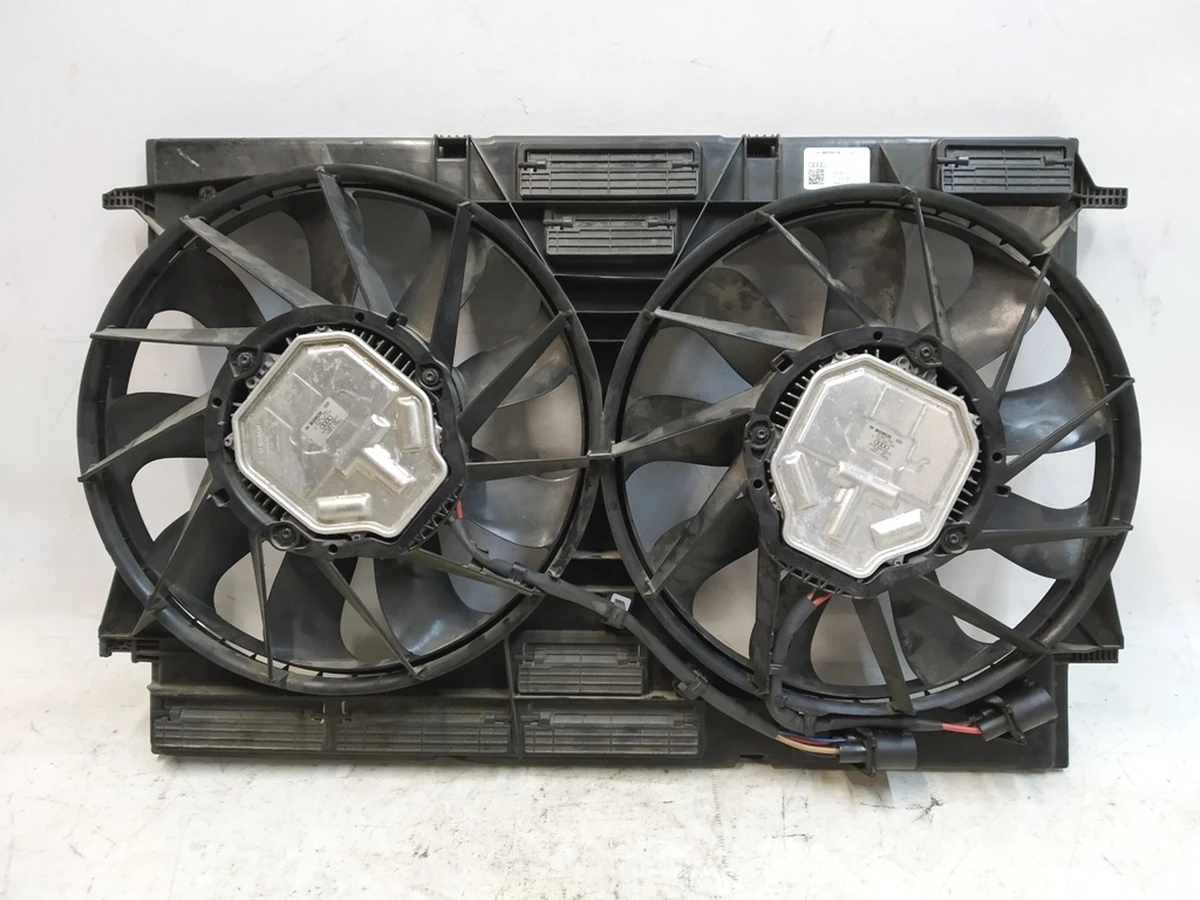 Модуль рамка з двома вентиляторами радіатора у зборі Audi Q7 8W0121003D