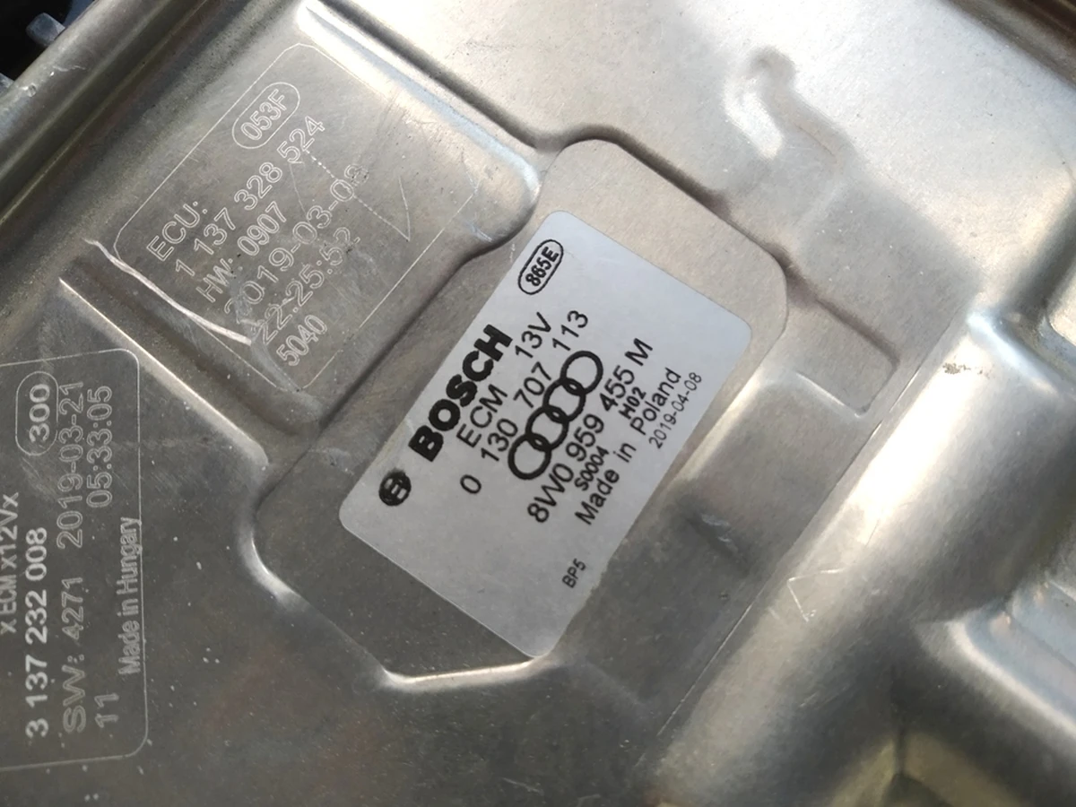 Fan impeller housing assembly with fan 8W0959455M damaged Audi E-tron 8W0121207B