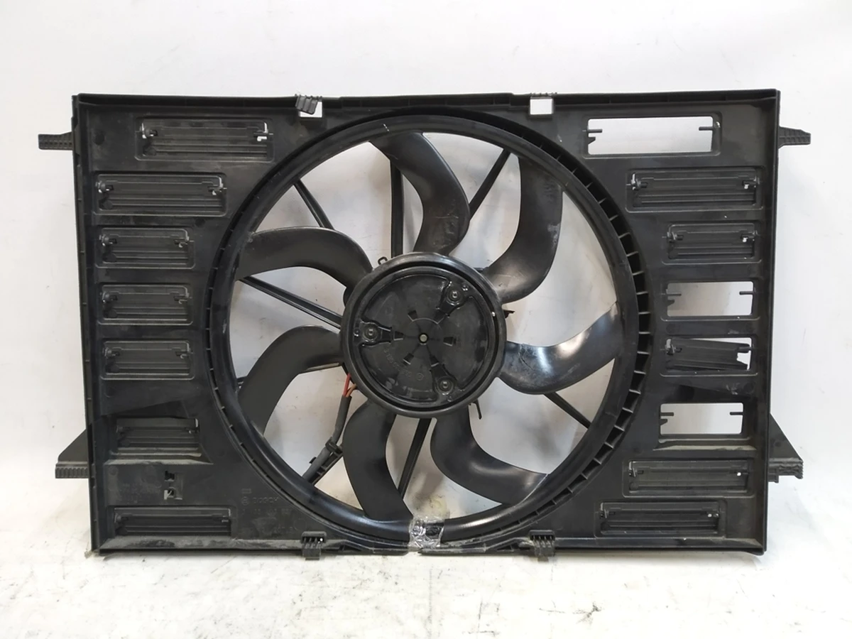 Fan impeller housing assembly with fan 8W0959455M damaged Audi E-tron 8W0121207B