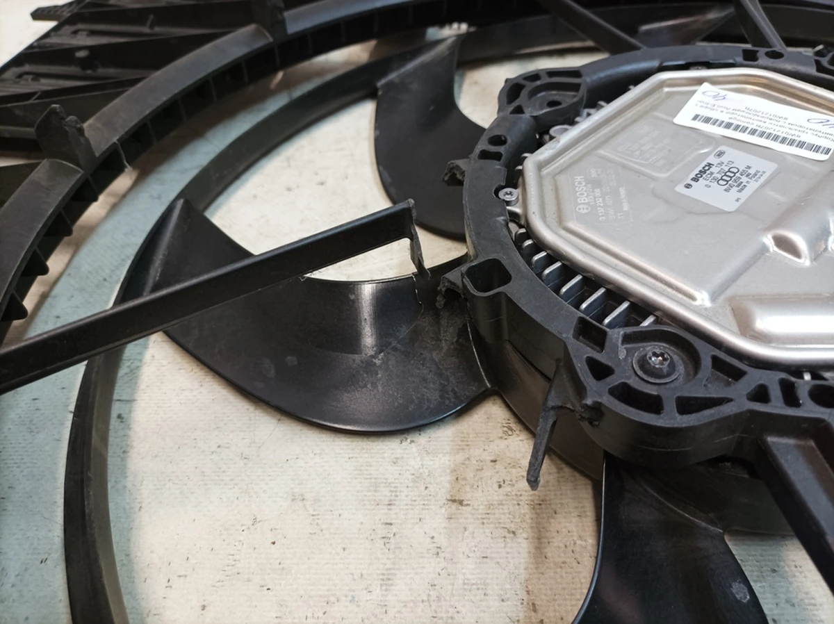 Fan impeller housing assembly with fan 8W0959455M damaged Audi E-tron 8W0121207B