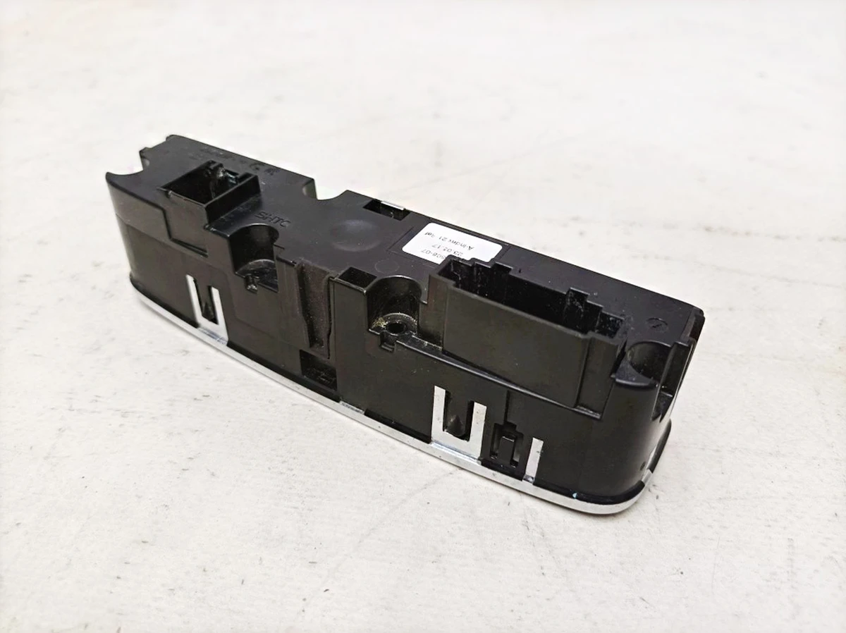 Корпус панелі керування та індикації кліматичної установки центральної консолі Audi Q7 8W0919158A