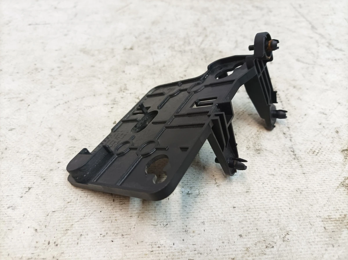 Кронштейн блока управления занятости сиденья правый Audi Q7 8W0959730A