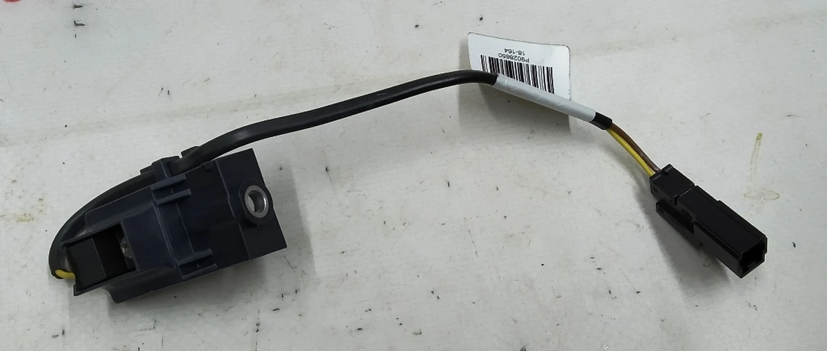 4 Датчик (магнітного типу) кута нахилу сидіння 2-го ряду лівого/правого Tesla model X 1075036-00-E