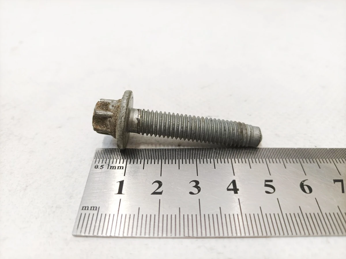 Шестигранний болт Torx M8 Mercedes B-Class 910105-008014
