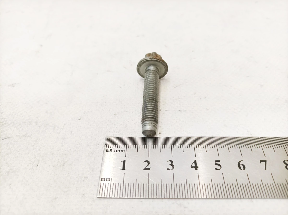 Шестигранний болт Torx M8 Mercedes B-Class 910105-008014