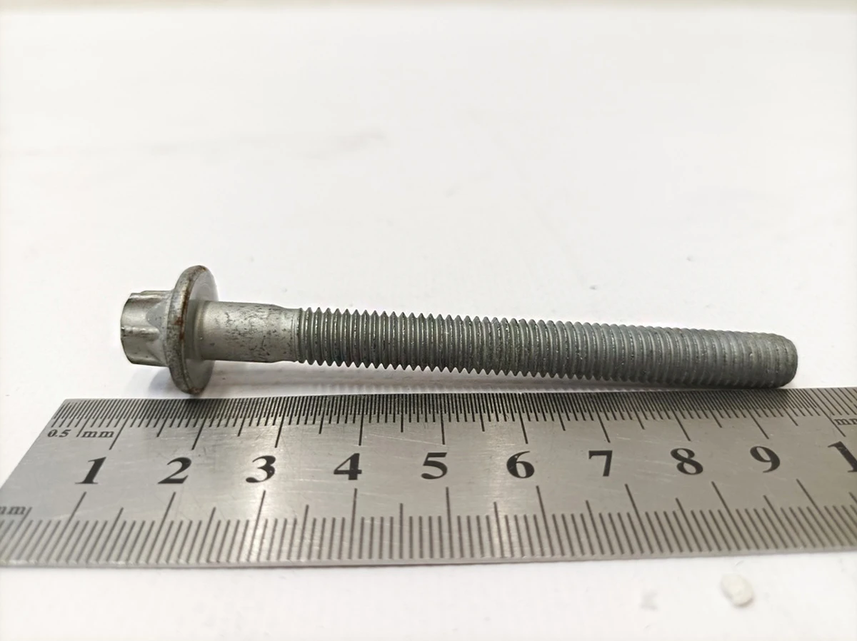 Torx Externa screw M8X1.5X80 Mercedes EQS 910143-008010