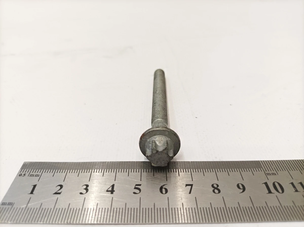Torx Externa screw M8X1.5X80 Mercedes EQS 910143-008010