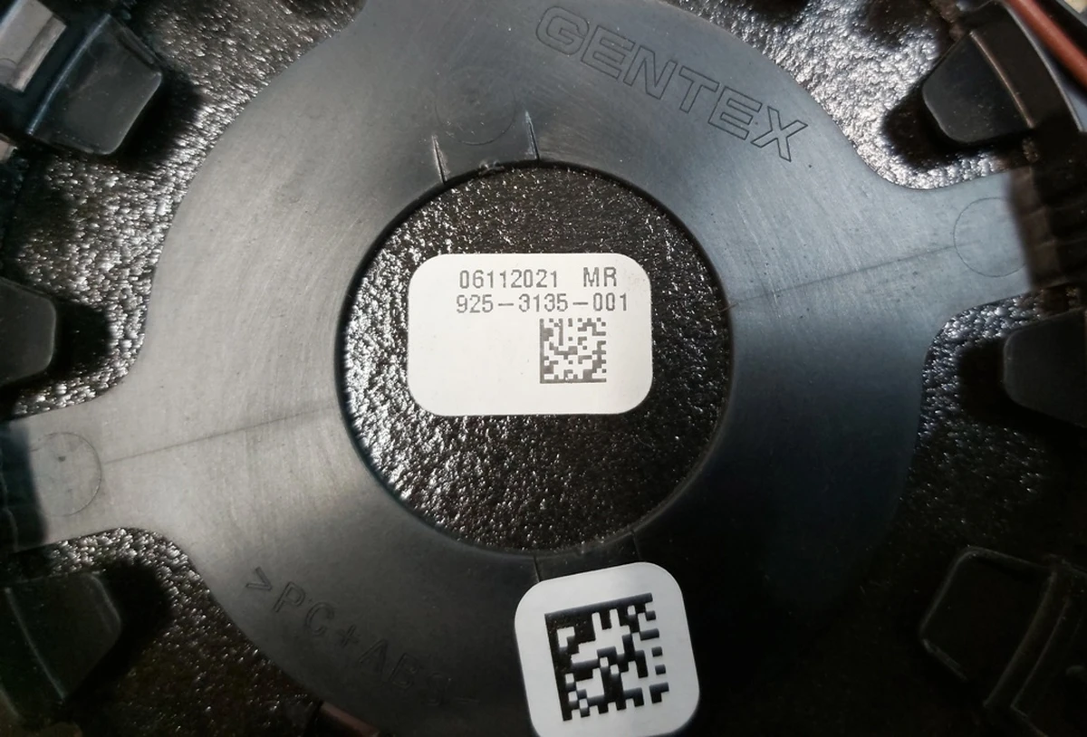 3 Дзеркальний елемент зовнішнього лівого дзеркала Premium 925-3135-001 Tesla Model Y 1495624-00-A