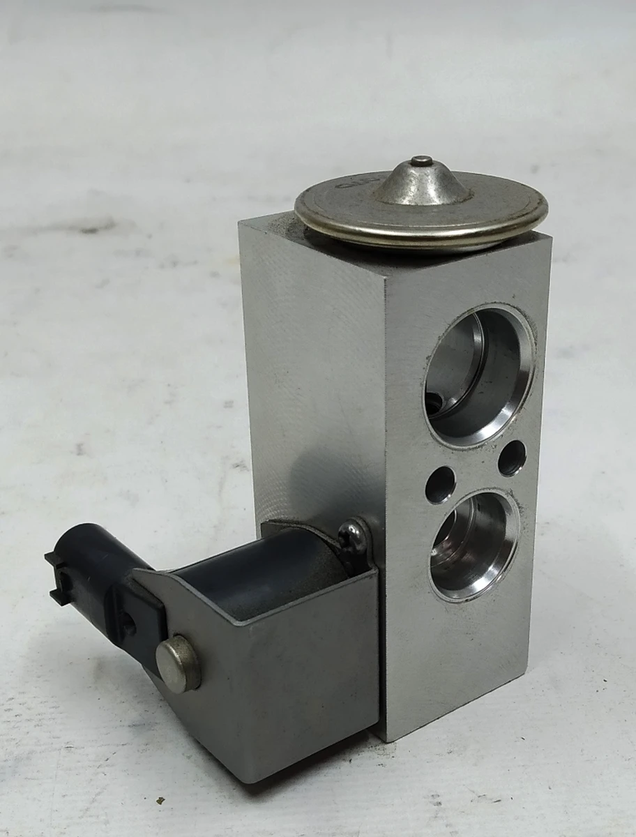 Клапан системи кондиціонування R134A BMW i3 64119287282