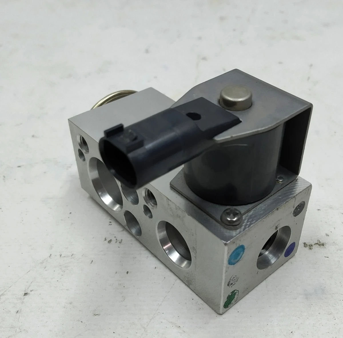 Клапан системи кондиціонування R134A BMW i3 64119287282