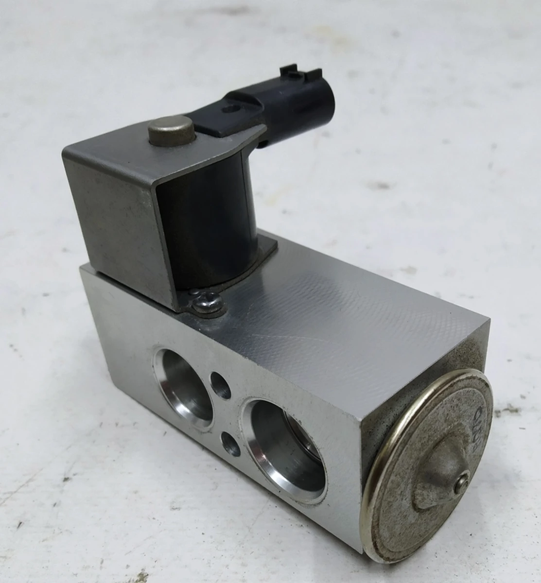 Клапан системи кондиціонування R134A BMW i3 64119287282