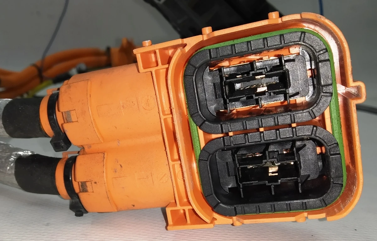 Кабель високовольтний AC порту зарядки в зборі з тросом аварійного відкриття BMW i3 61129340787