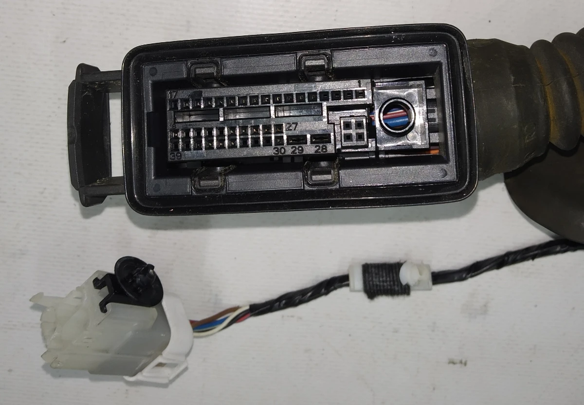 Front Left Door Wiring BMW i3 61129349910