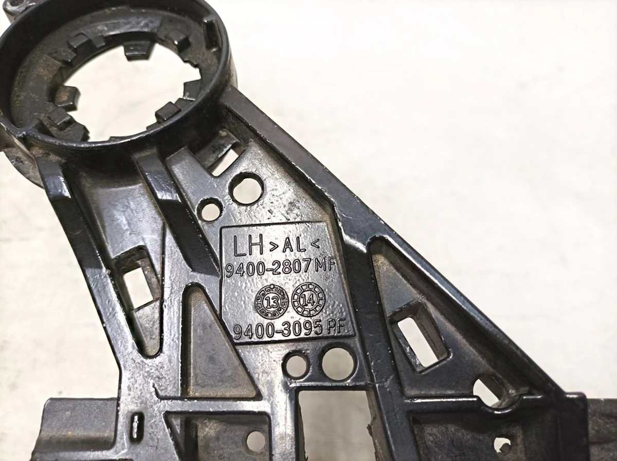 Кронштейн зеркала наружного левого Tesla model S, model S REST 1041315-00-B