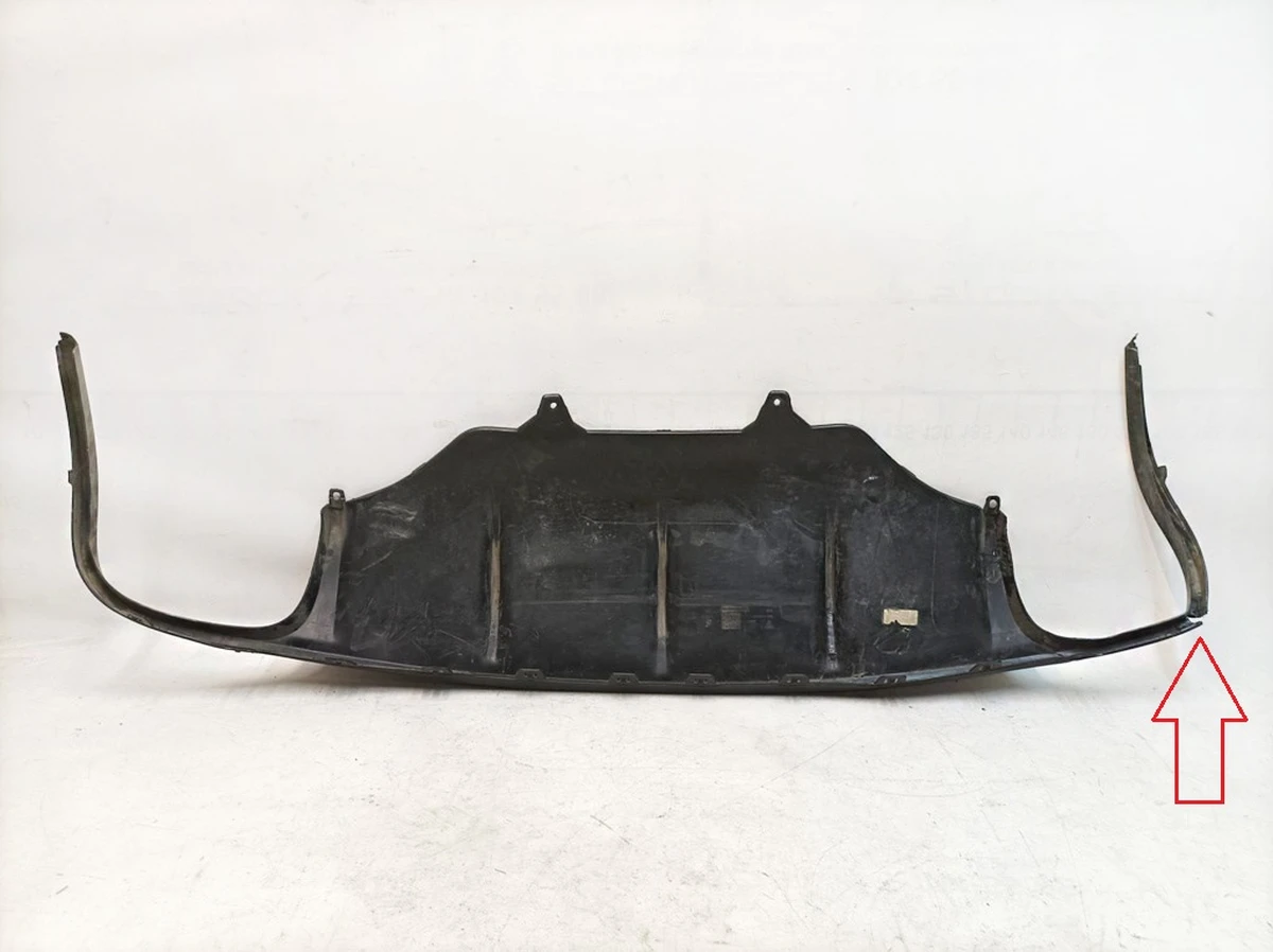 Накладка нижня бампера заднього із пошкодженням Porsche Macan 95B807834