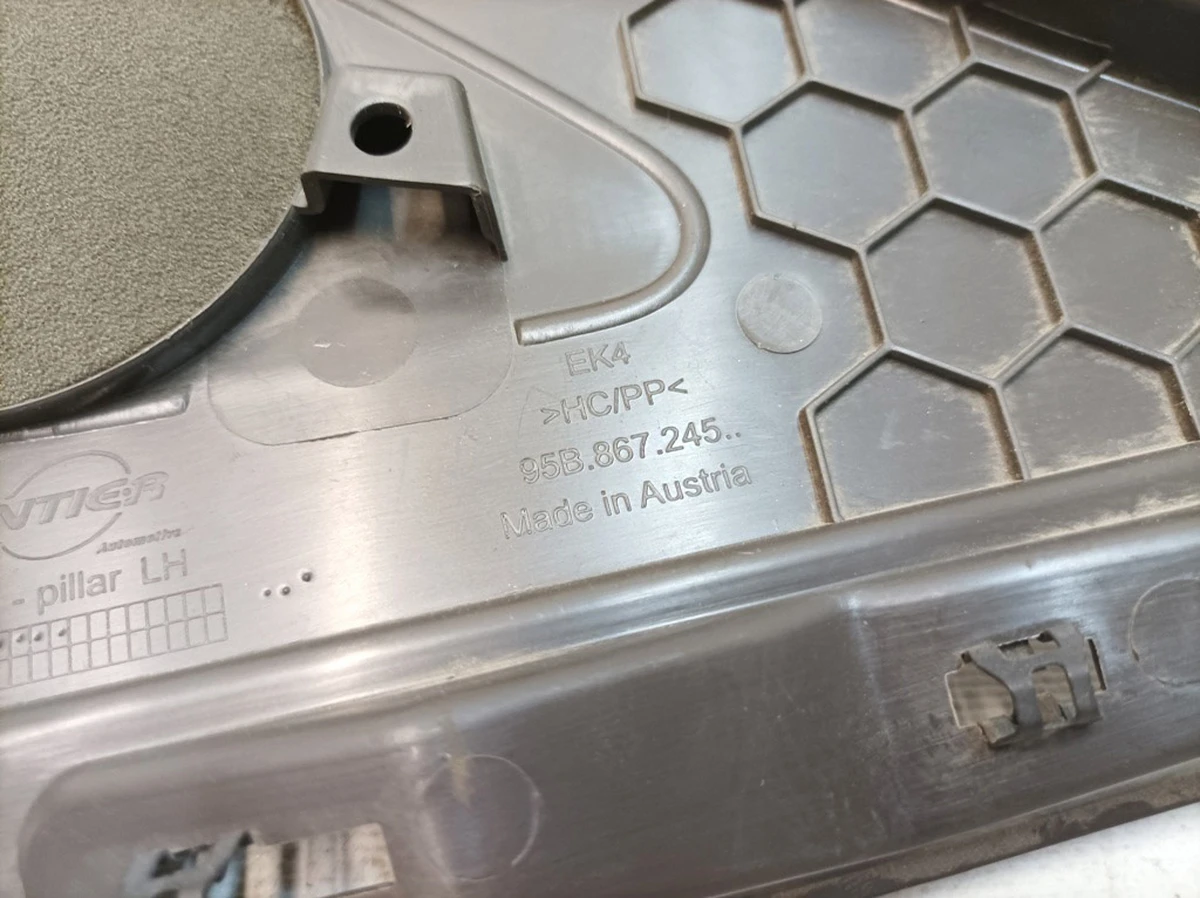 Облицювання стійки D лівої 7N0 Porsche Macan 95B867245