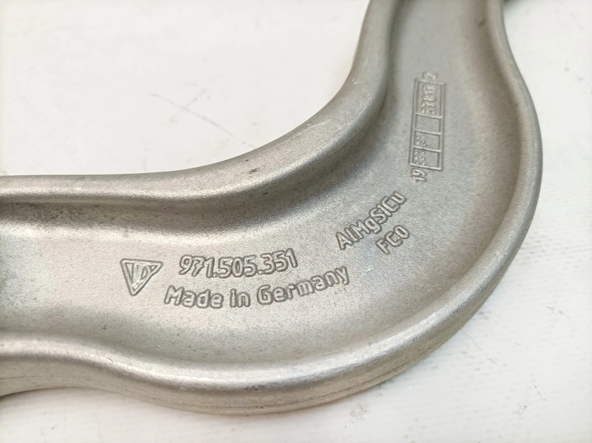 Рычаг поперечный передний верхний Porsche Taycan 971505351