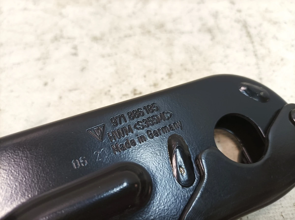 Опора центральна роздільної спинки сидіння другого ряду Porsche Taycan 971886185