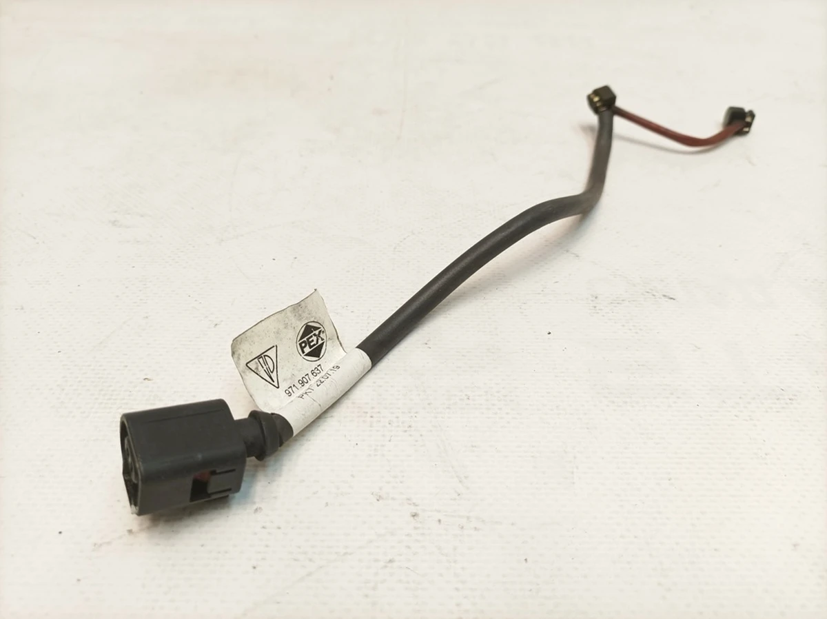 Провід датчика-сигналізатора зносу гальмівних колодок з пошкодженням Porsche Taycan 971907637