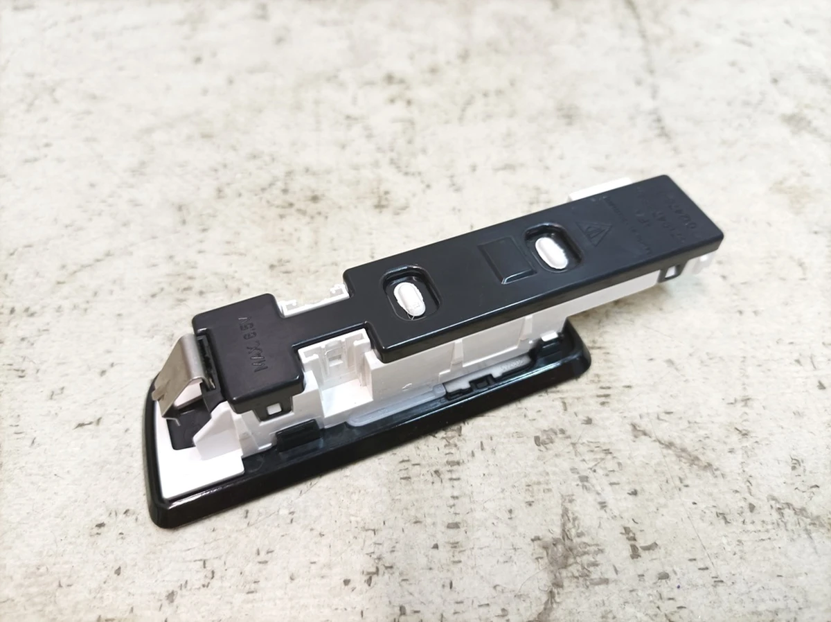 Lamp for the second row of seats, right Porsche Taycan 971947354B