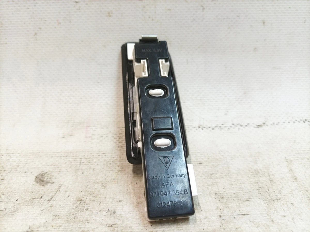 Lamp for the second row of seats, right Porsche Taycan 971947354B