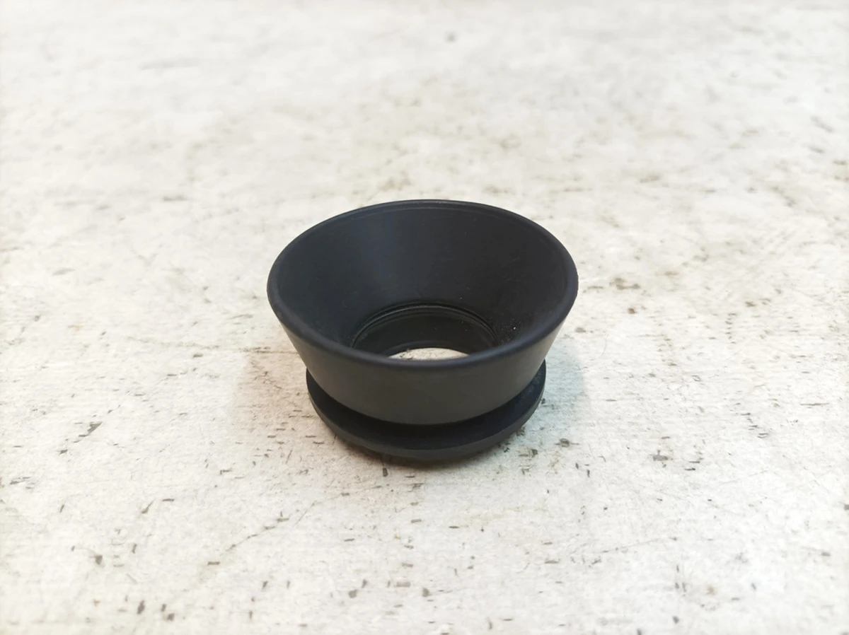 Уплотнитель заливной горловины бачка стеклоомывателя Porsche Taycan 971955193