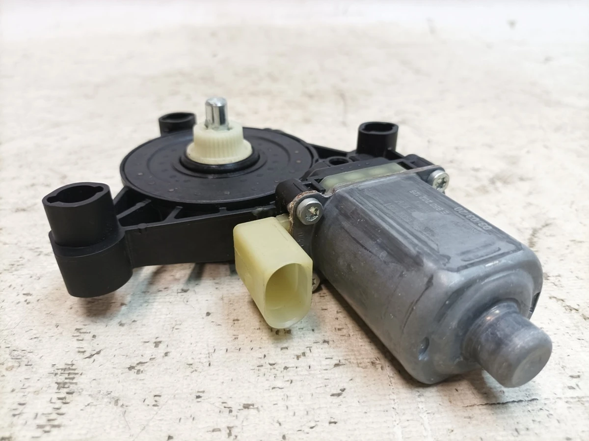 Электродвигатель стеклоподъёмника двери передней задней левой Porsche Taycan 971959801