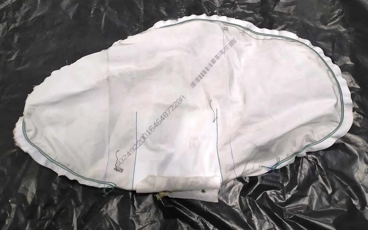 Подушка безпеки пасажирського сидіння (під відновлення) Tesla model X 9876524-03-A
